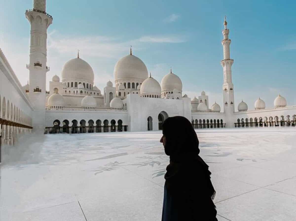 silhouette of a covered woman at the grand mosque in abu dhabi
