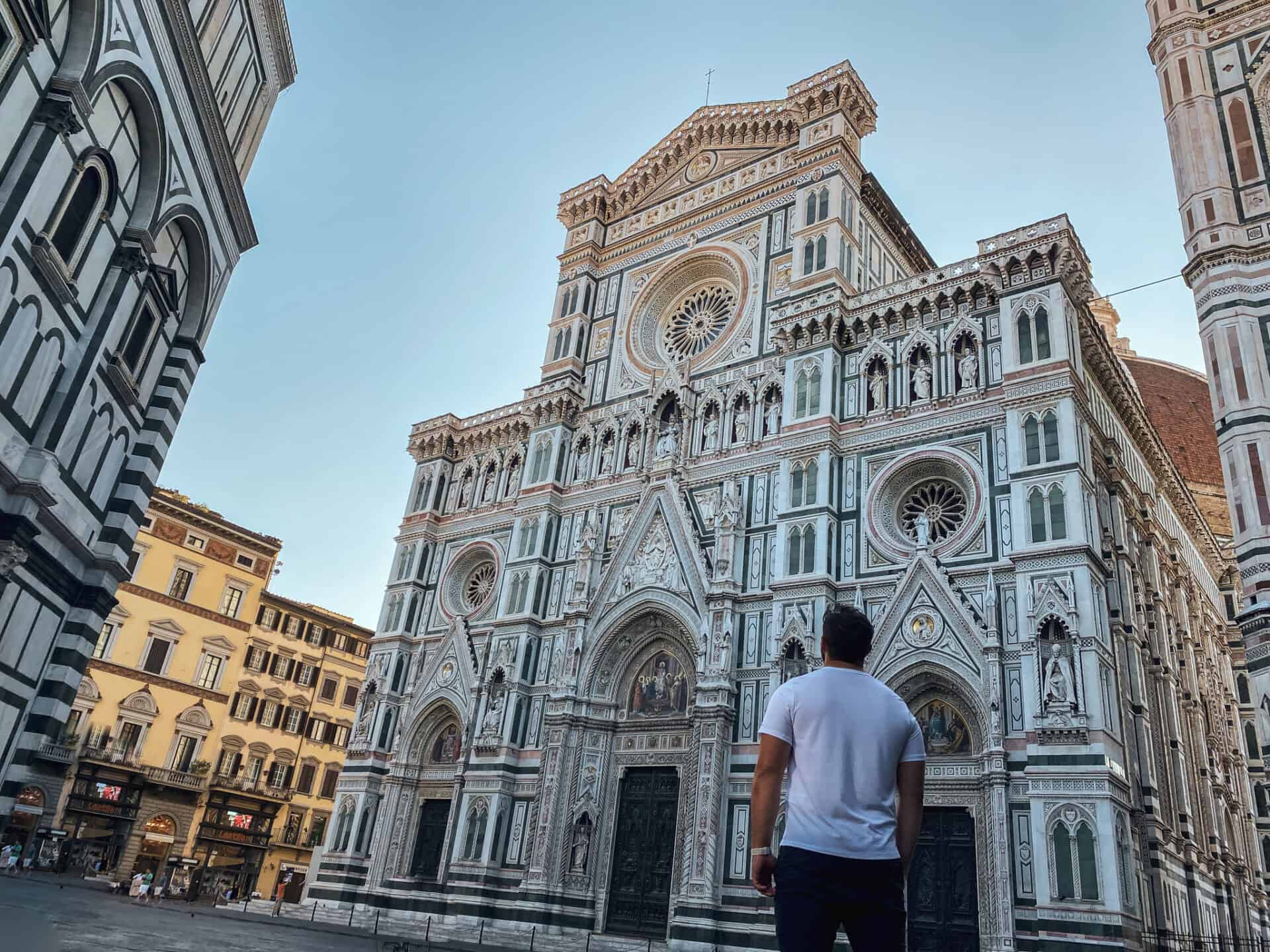 Traveling man looking at Cathedral of Santa Maria del Fiore