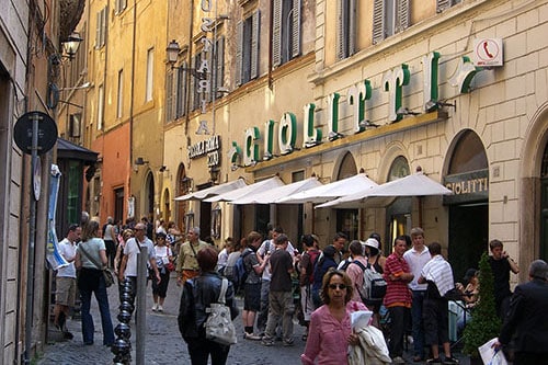 exterior of giolitti gelatoria in rome with crowds of people