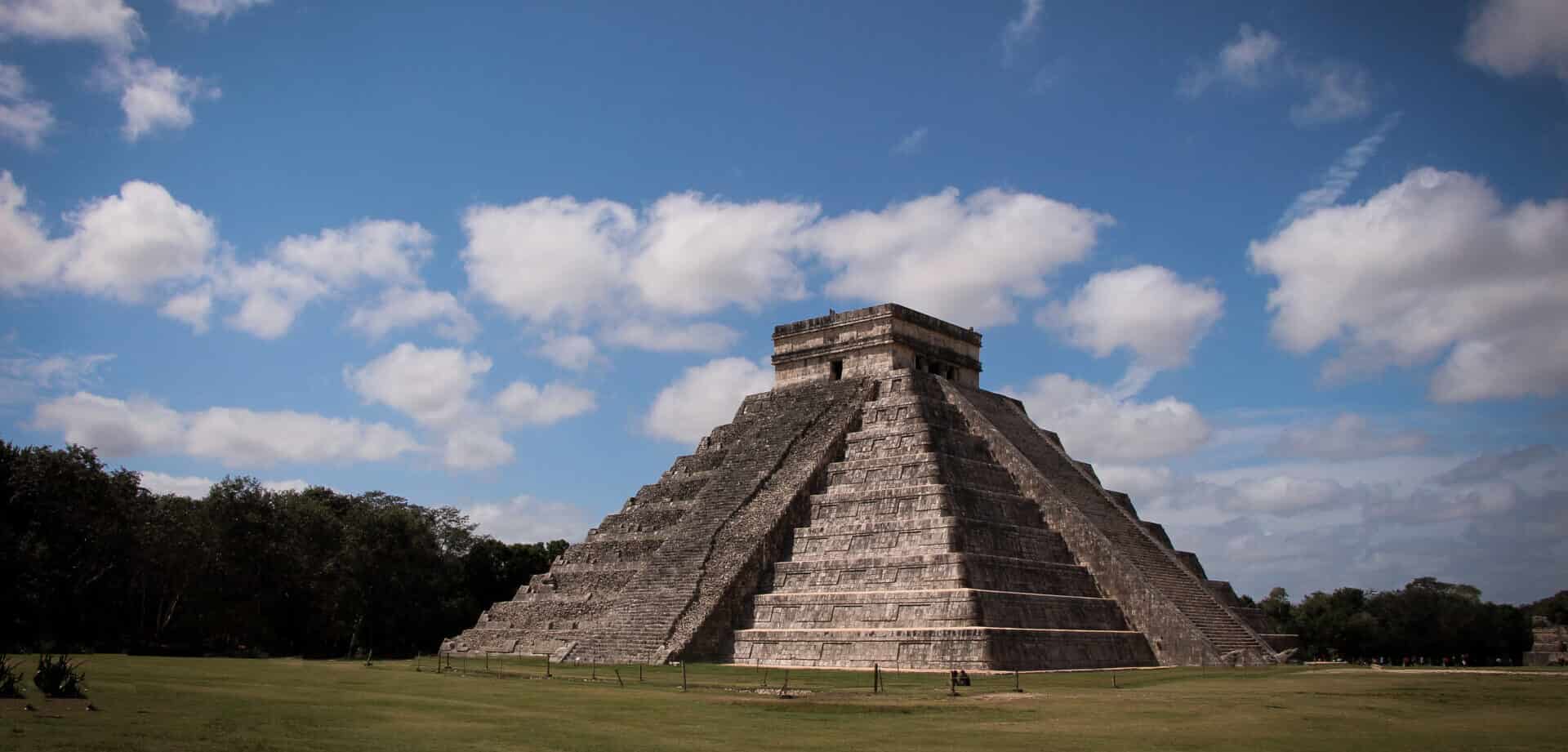 Chichenitza Mexican pyramid on cloudy day