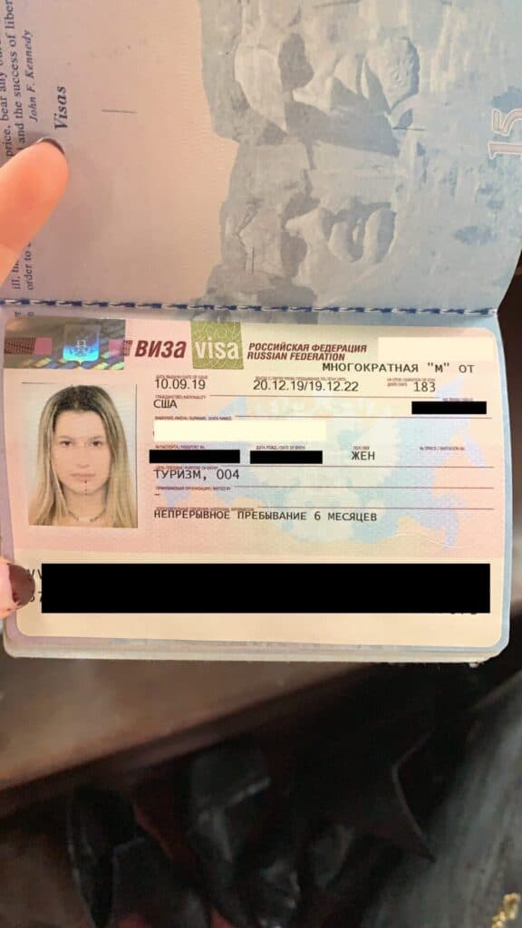 picture of womans russia visa on passport