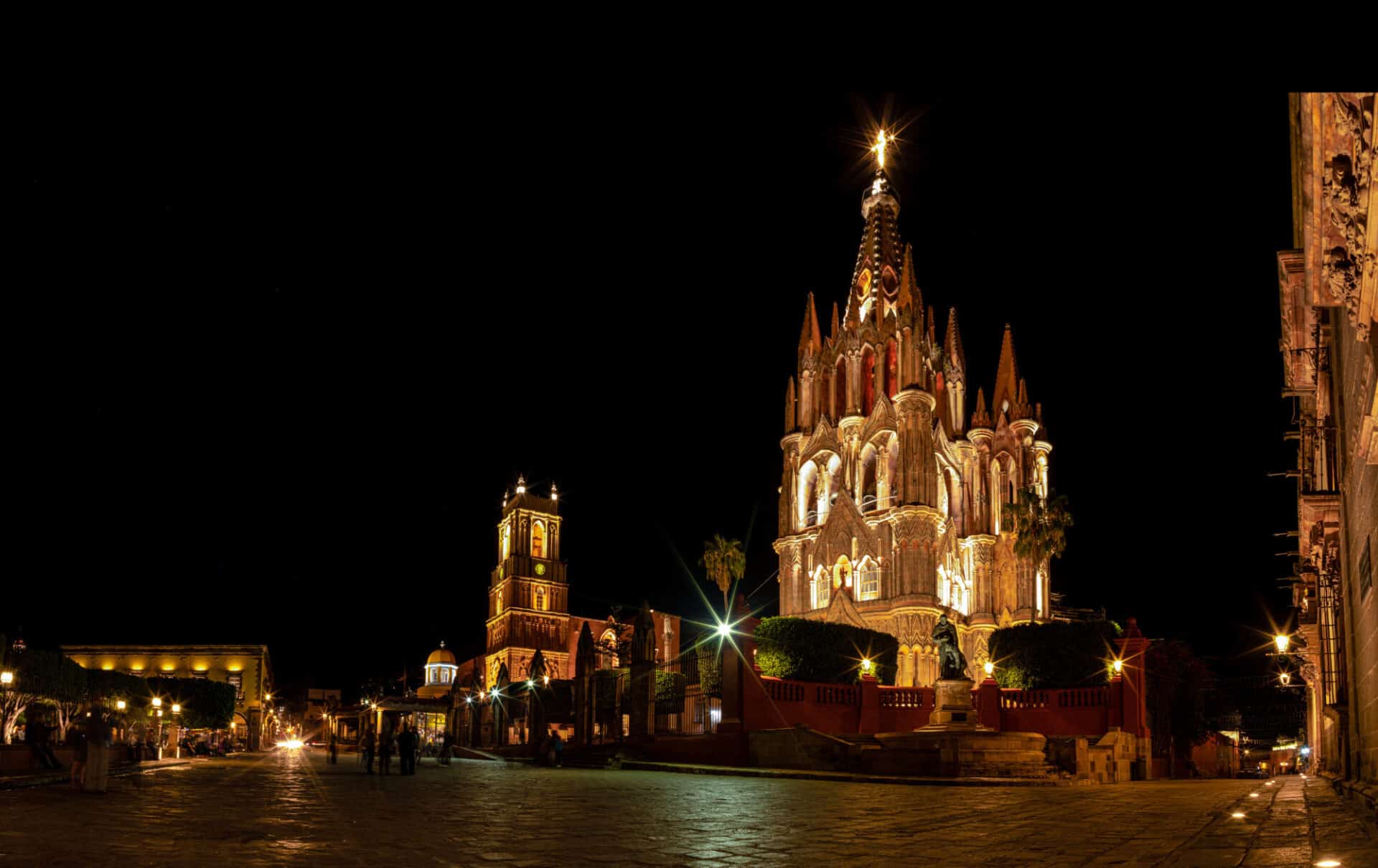 San Miguel de Allende Cathedral lit up at night