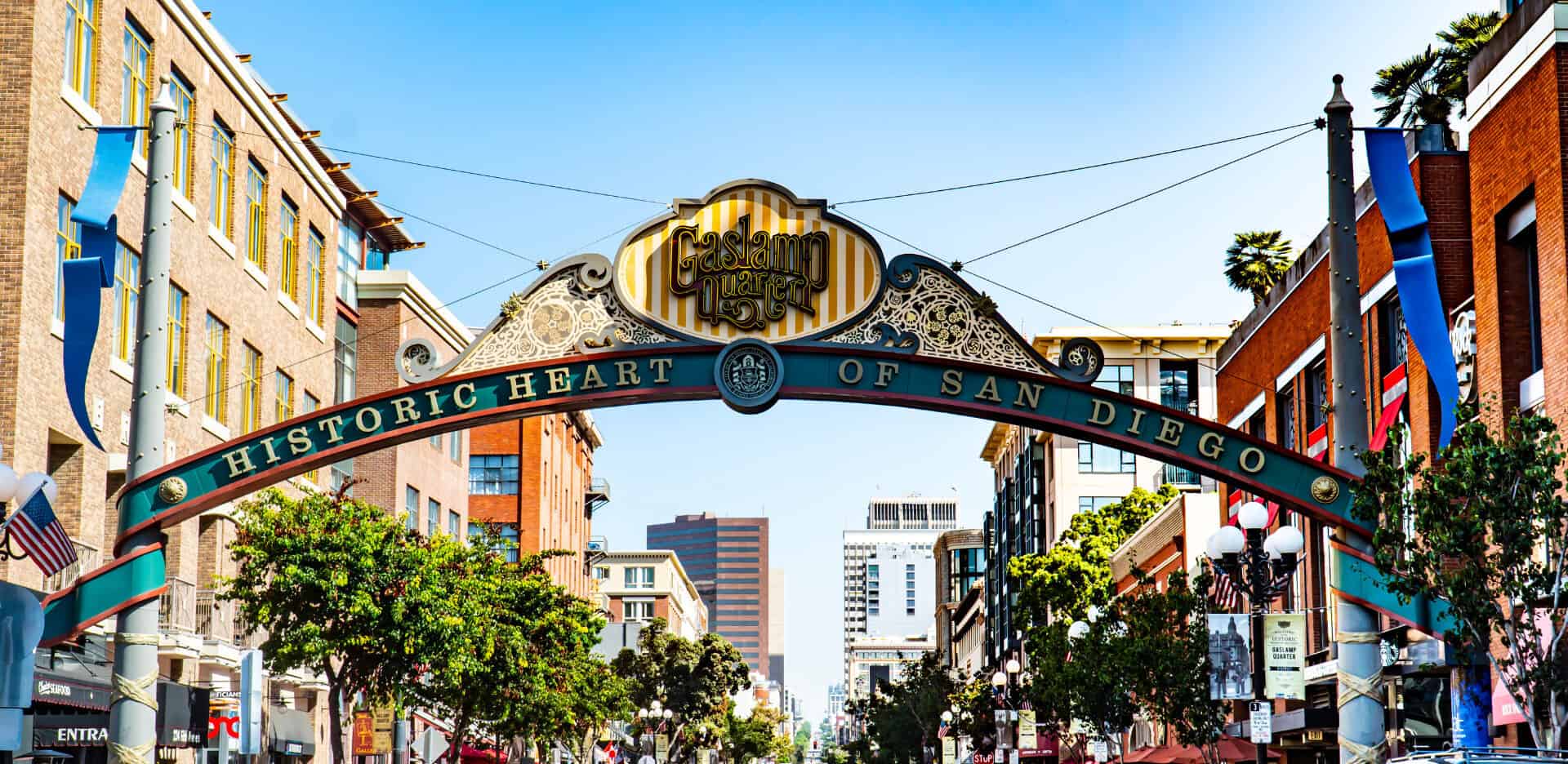 large street archway in the gaslamp distrtrict san diego
