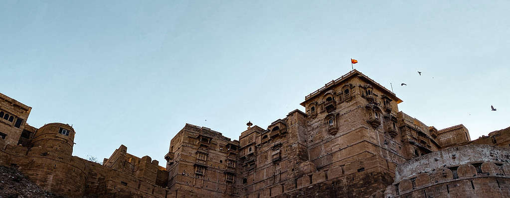 the wall of the jaisalmer fort during daytime