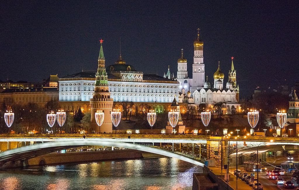 moscow bridge at night with lights